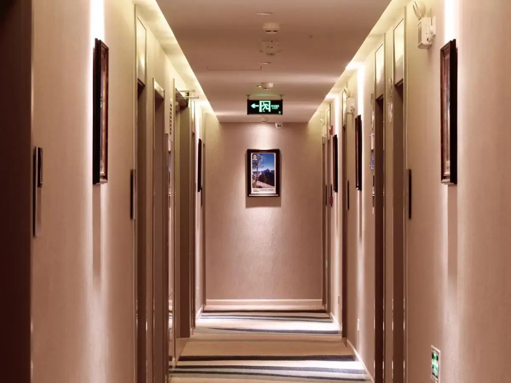 Super 8 (Beijing West Balizhuang Road)