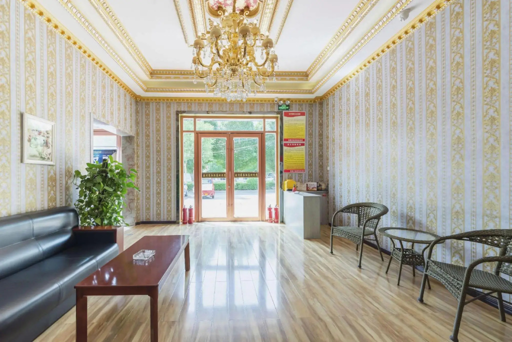 Xinhe Business Hotel