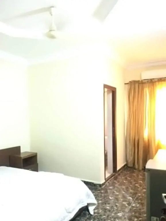 Sycamore Royals Hotel Jahi