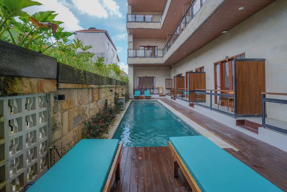 Okas Guesthouse 2 Canggu x Batu Bolong
