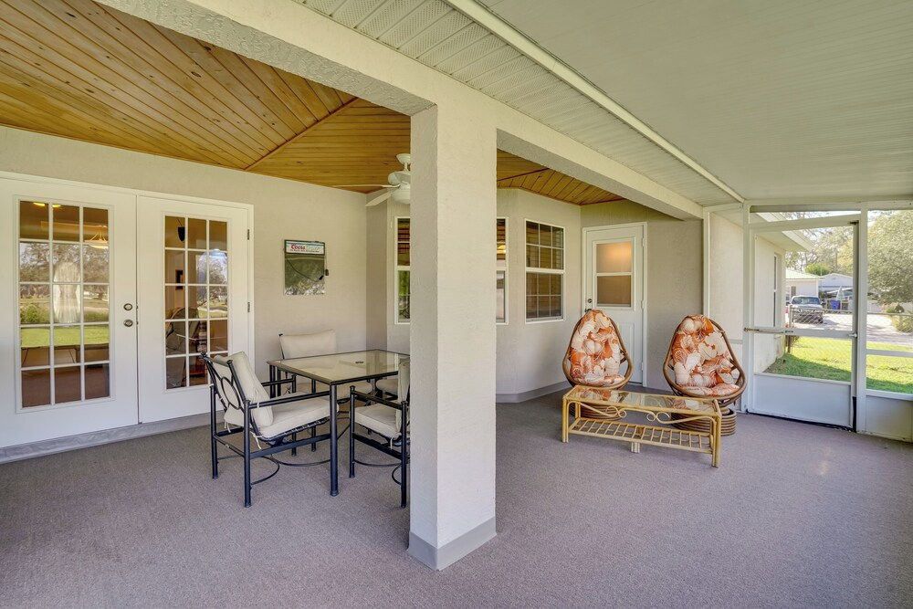 Walk to Lake: Home w/ Screened Porch in Sebring!