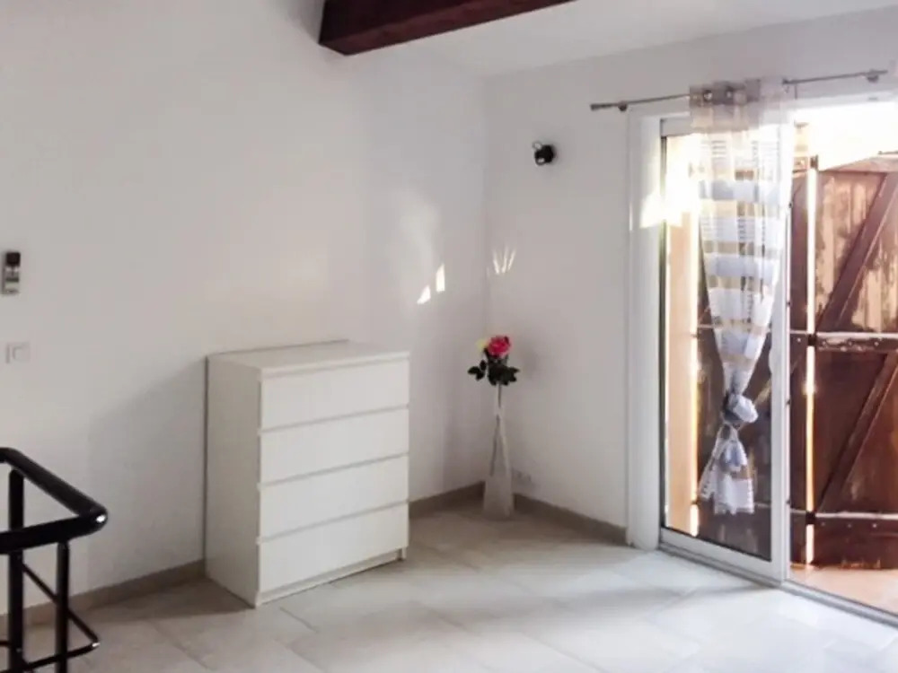 Well-appointed, 3-bedroom House Featuring a Swimming Pool and Terrace
