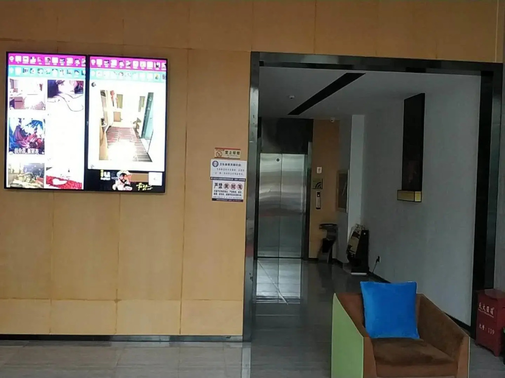 IU Hotels·Bijie Weining Caohai Railway Station