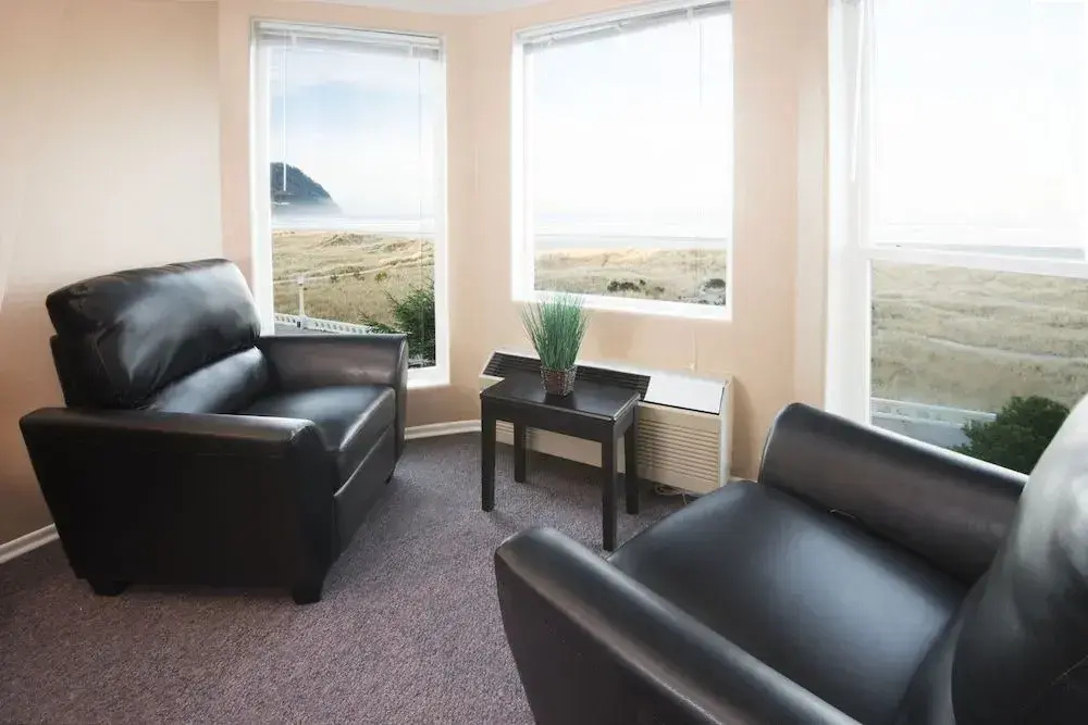 The Seaside Oceanfront Inn