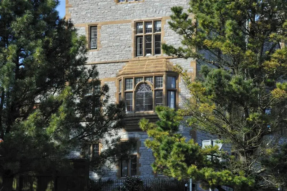 4 Coram Tower