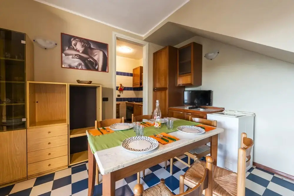 Charming Townhouse With Shared Pool and Garden