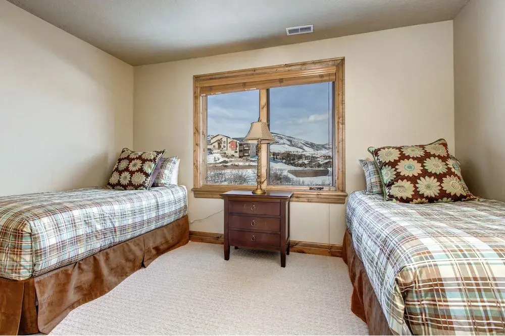 3br W/ Balconies, Hot Tub & Views - Near Gondola 3 Bedroom Townhouse