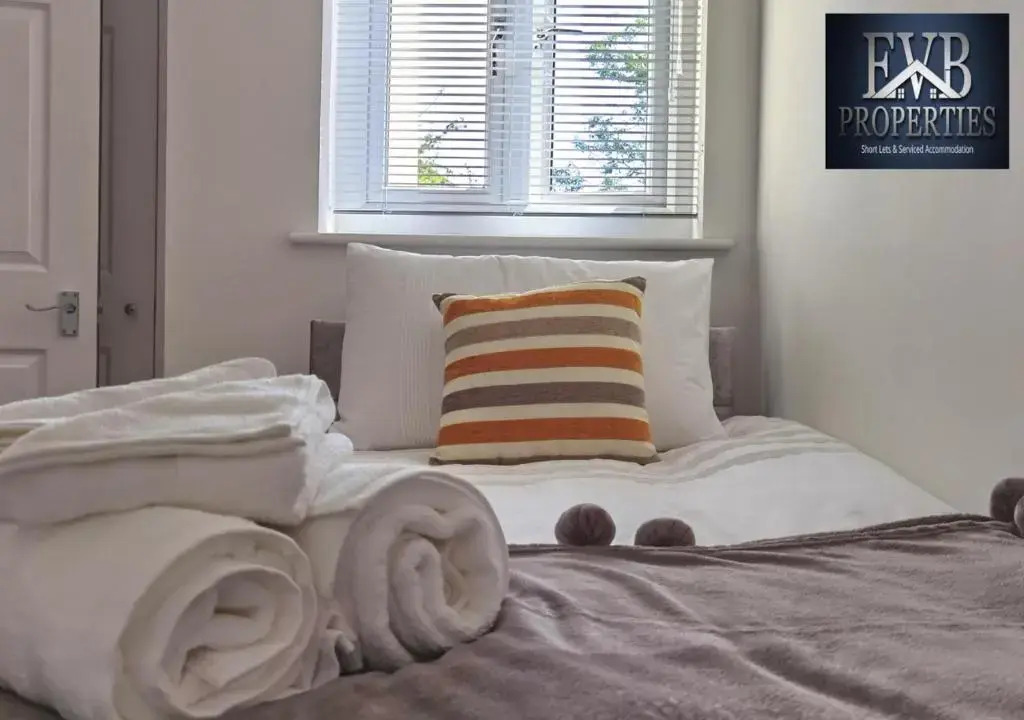 Spireview 2 Bedroom Apartment EVB Properties Short Lets & Serviced Accommodation ,Titanic City- Southampton
