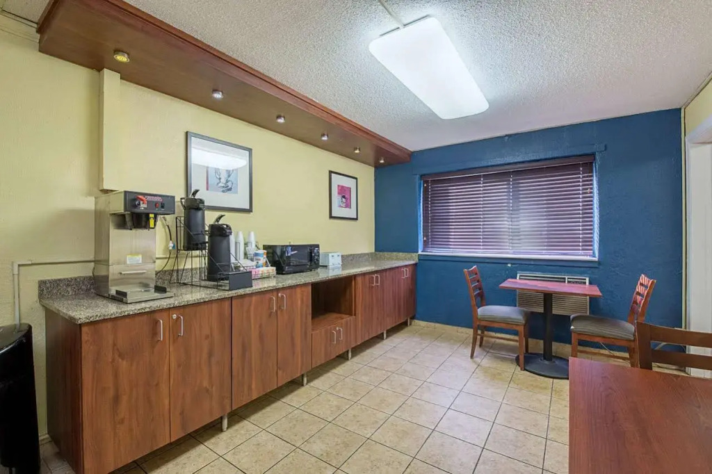 Motel 6-Moline, IL