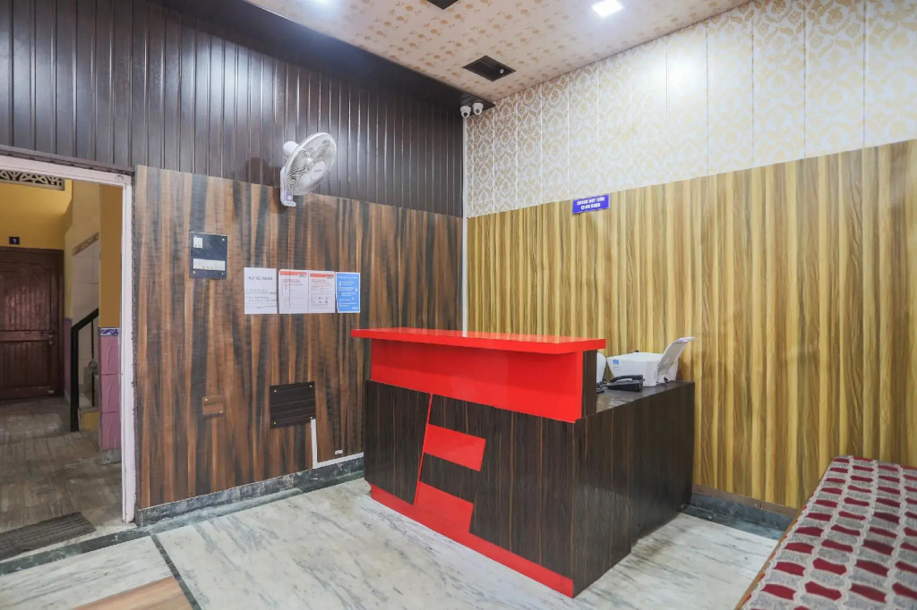 OYO 84522 Tripureswari Guest House