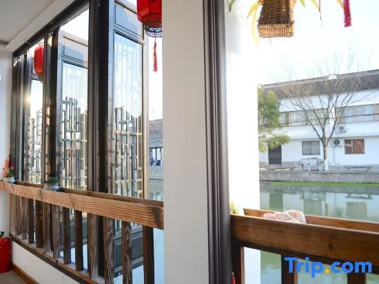 Tongli Qingyuan River View Holiday Inn