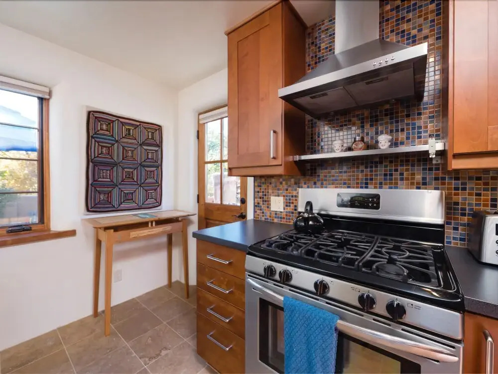 Casa Contenta - Charming East Side Family Home With Hot Tub, Walk to Canyon Rd