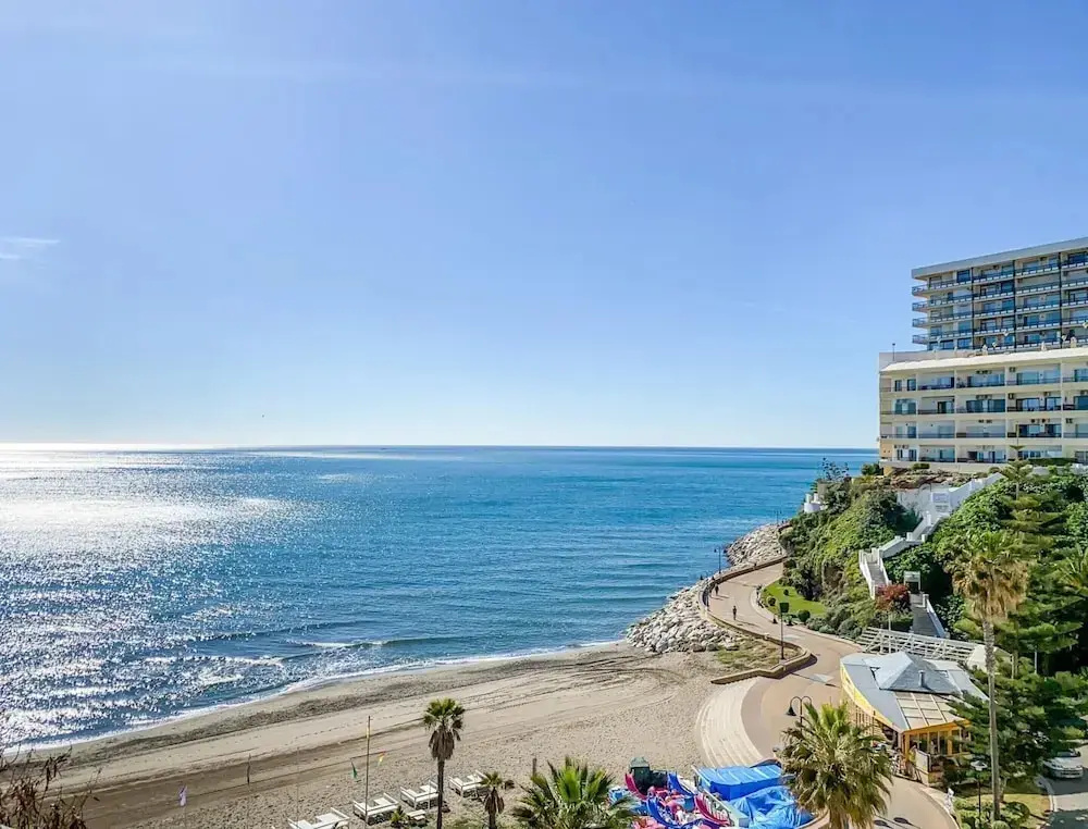 Coastal Stay in Torre de la Roca