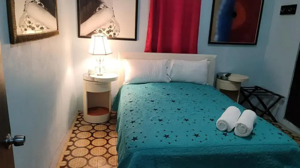Near beach, restaurant and bars Sleeps 6 with 2baths