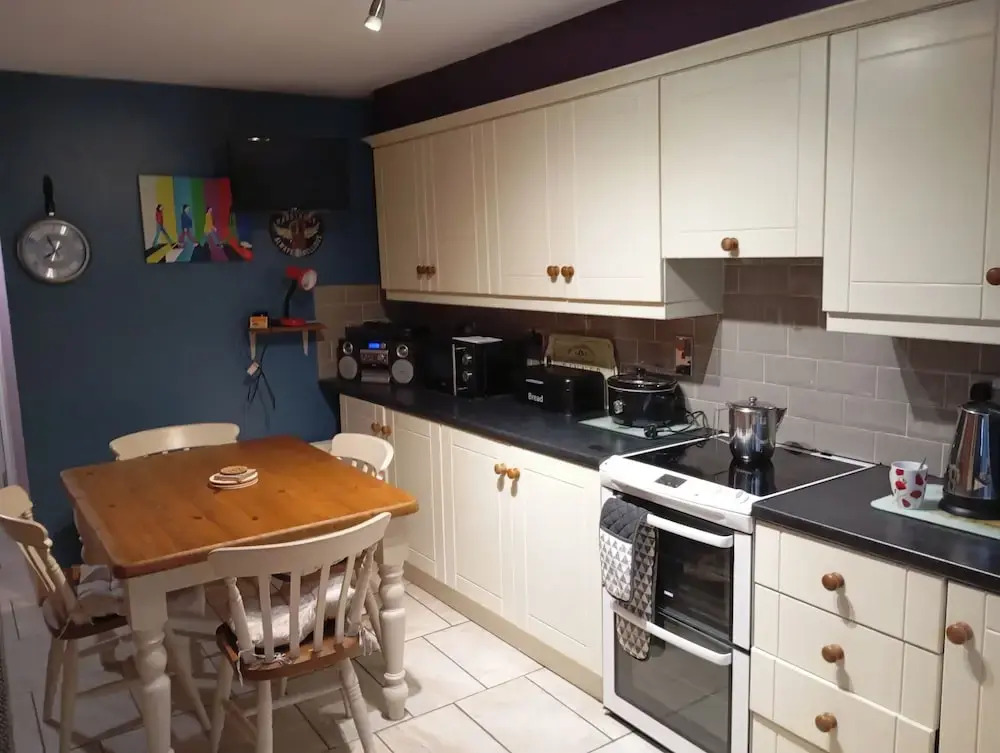 Cosy Cottage- Sleeps 4, Free Parking & Golf Nearby