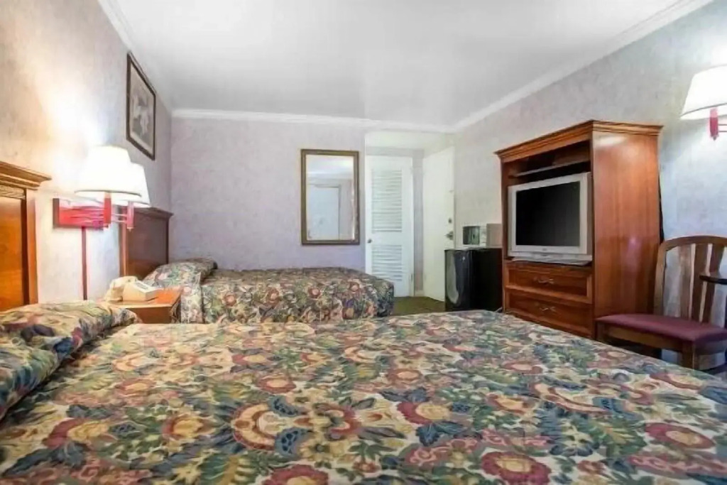 Downbeach Inn