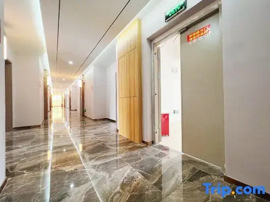 Shengweiyasenyang Hotel (Nongmo Lake Park Branch)