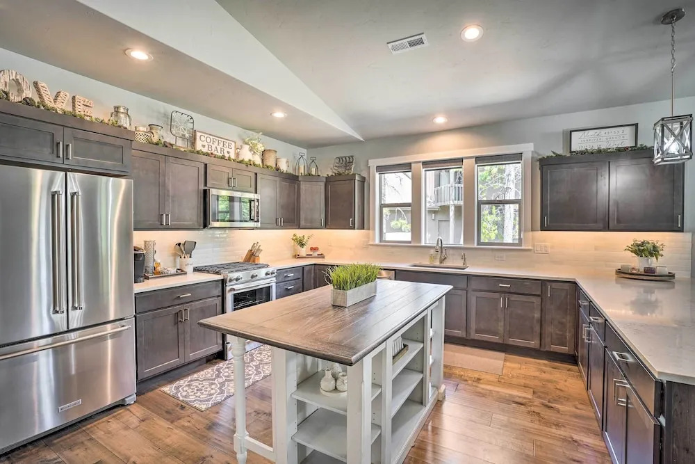 Northwest Sunriver Getaway w/ Community Amenities!