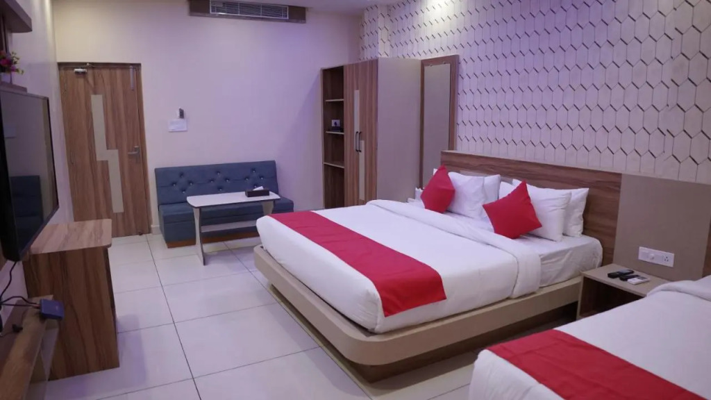 Hotel Embassy Grand