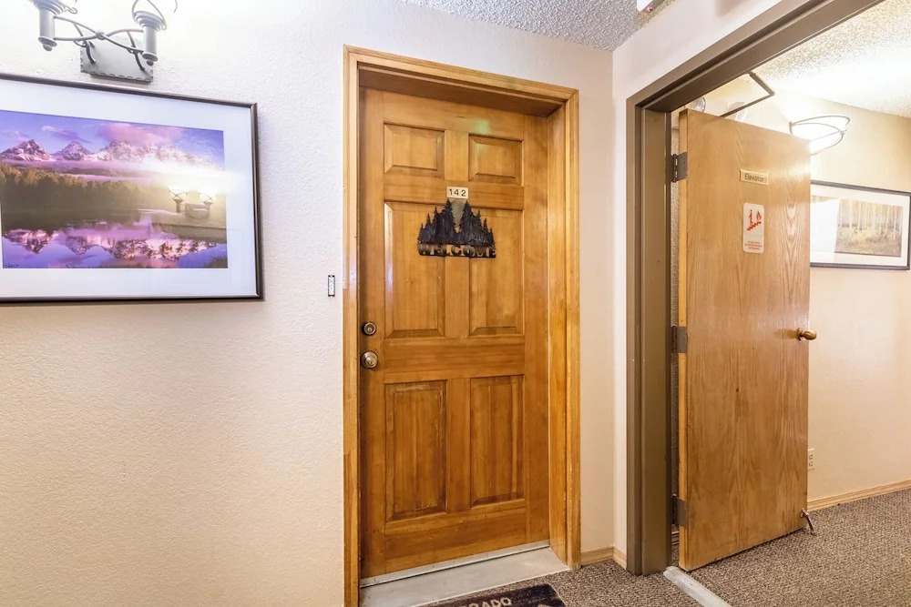 Cinnamon Ridge Building 1, #142