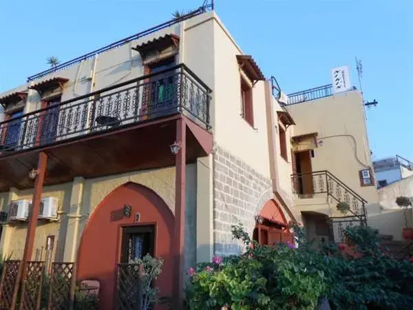 Nikis Pension
