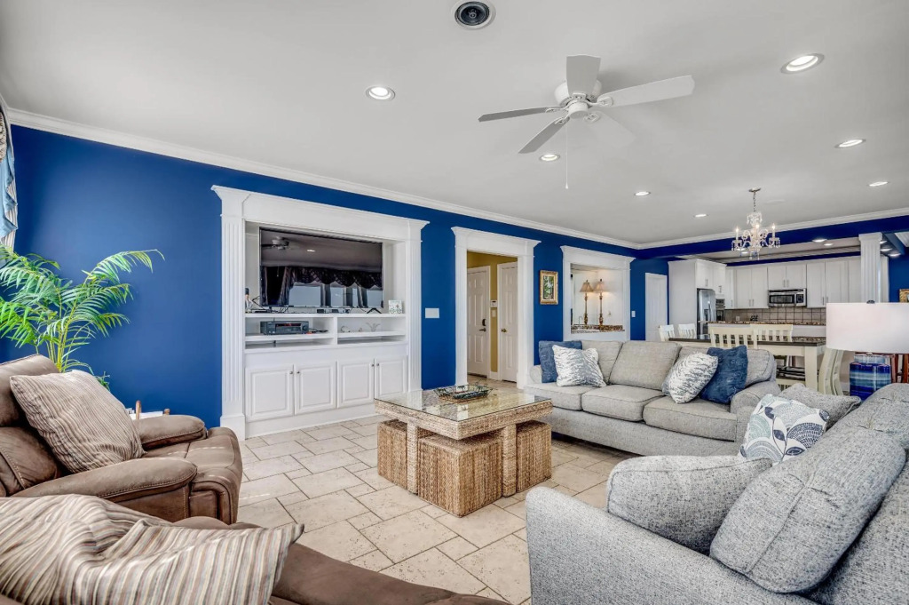 The Oasis, Oceanfront Home with Pool and Hot Tub