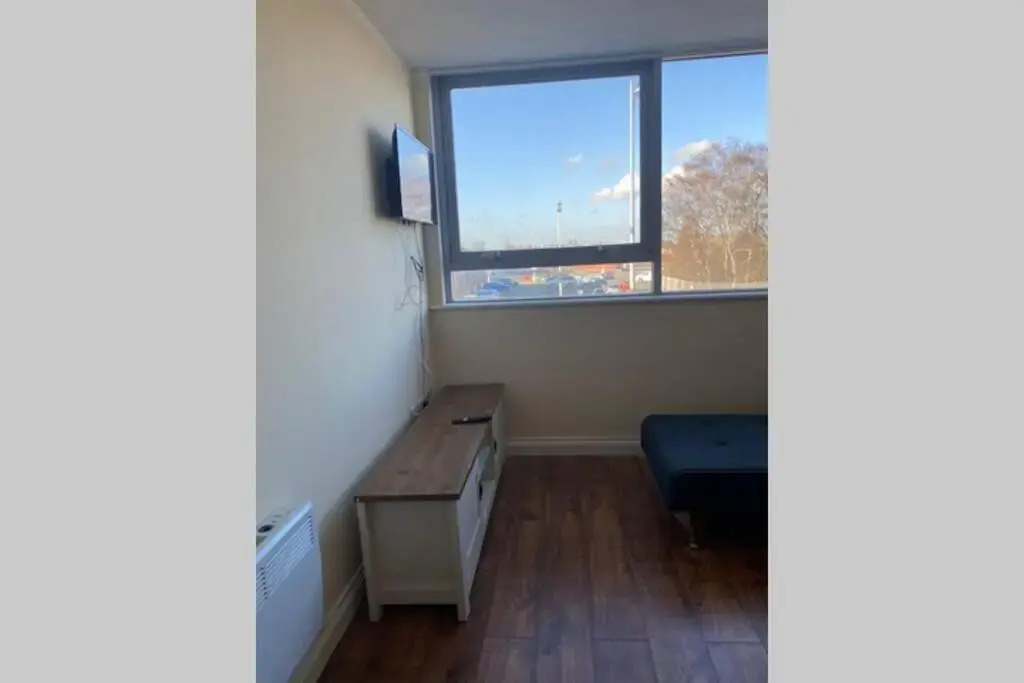 3 Bed Contemporary Crewe apartment