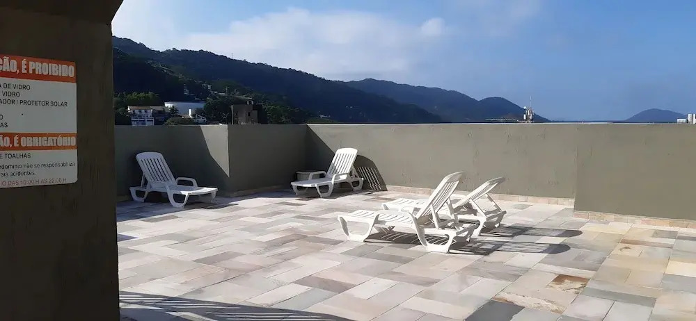 BIWA Condomínio cm Piscina, 1garagem, WI-FI 300 Mega, Central de vigilância remota , Centro do Guarujá, próximo à Praia da Enseada e próx do Comércio, horários check-in e check-out flexíveis