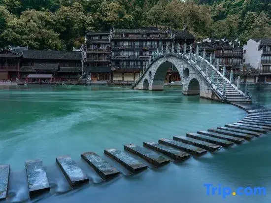 Yu Jiangyue · Natural Aesthetics Designer's View of Tuojiang River Scenery - Holiday Villa