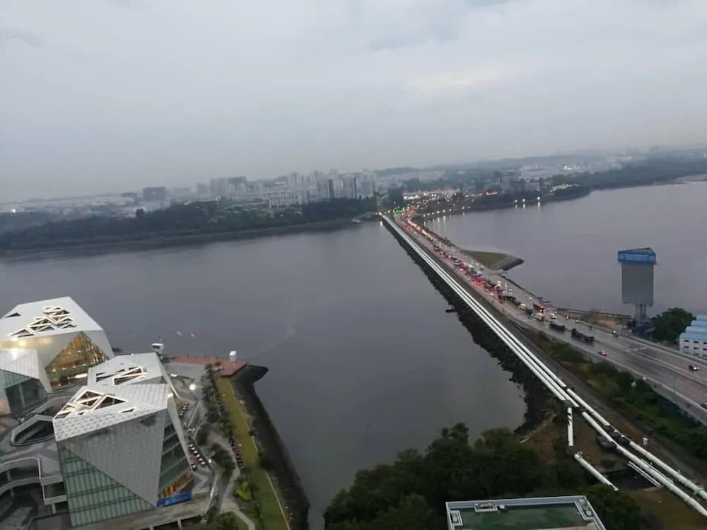 JB City CIQ-R&F Shopping Mall Apartment