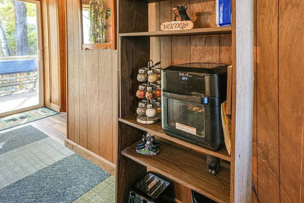 7 Mi to Main Street: Cabin w/ Deck in Stanley!