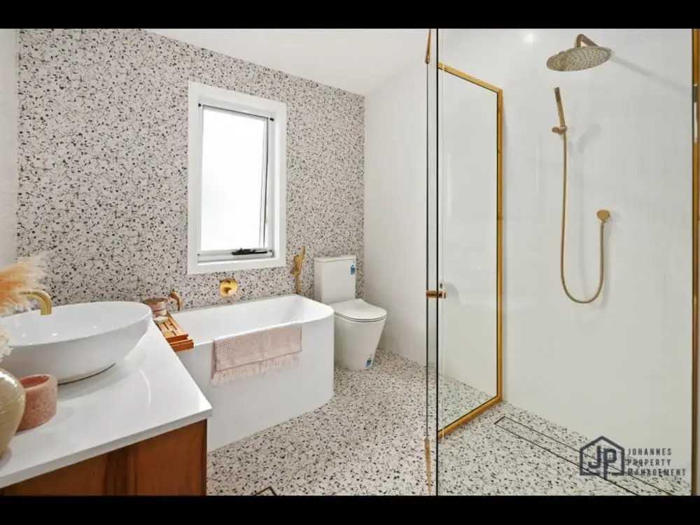 Elegant Beachside Retreat With Luxurious Amenities