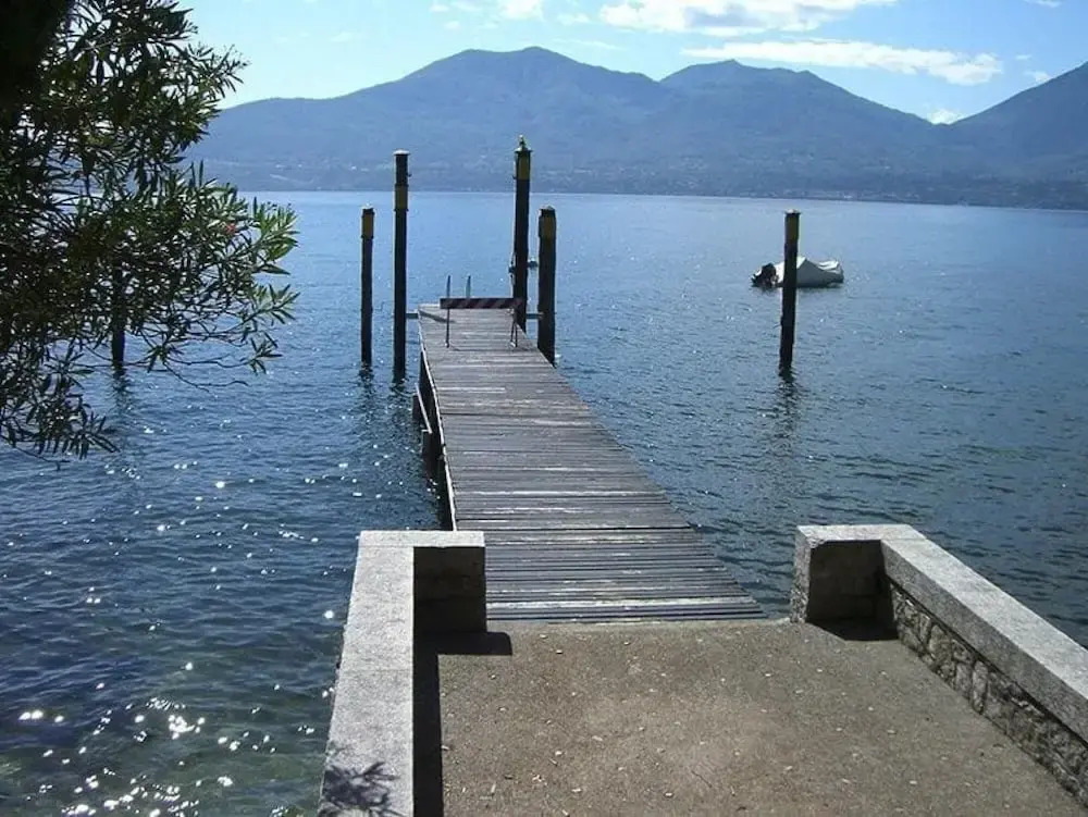 Anna in a Residential Complex With Lake View and Pool in Oggebbio