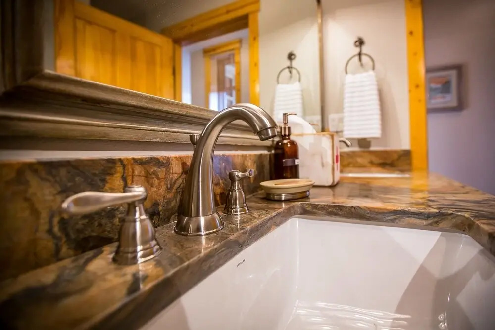 Spacious, Mountain Chic, Close to Ski Lift 1 bedroom - TM316 by Redawning