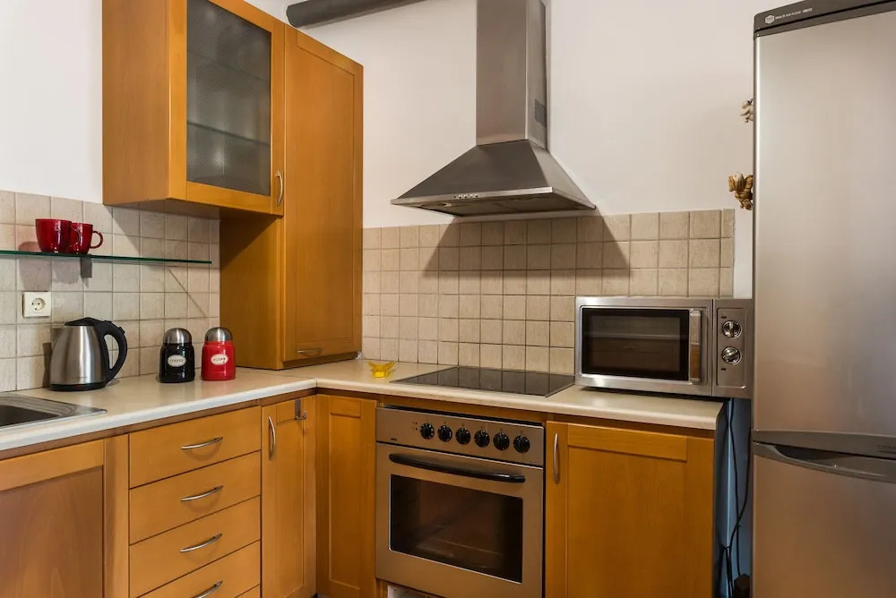 Dream Lux Flat with Great Outdoor Pool & Parking