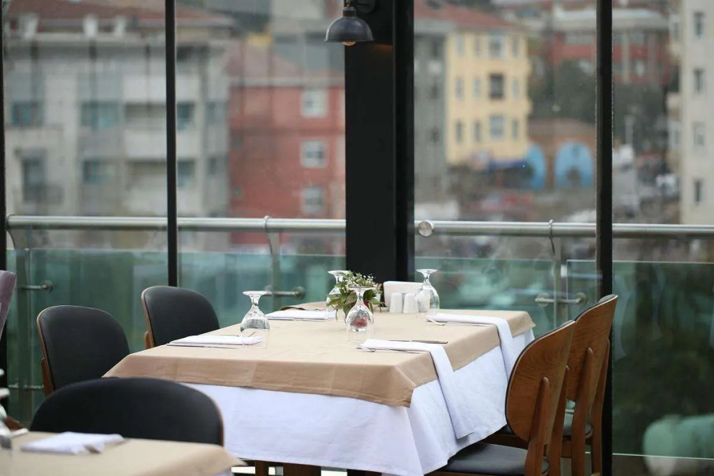 Queen Hotel & Spa