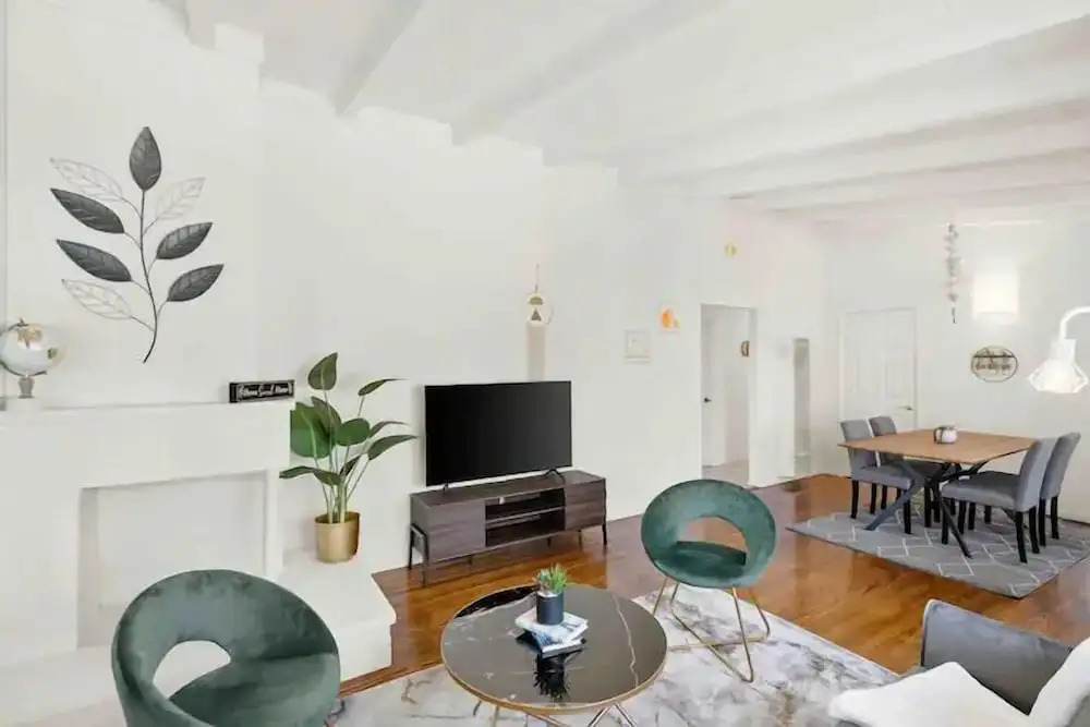 Mid Century Garden View Home Parking