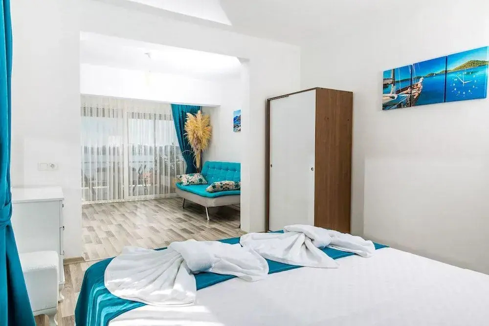 Derin Mavi Suit Butik Otel