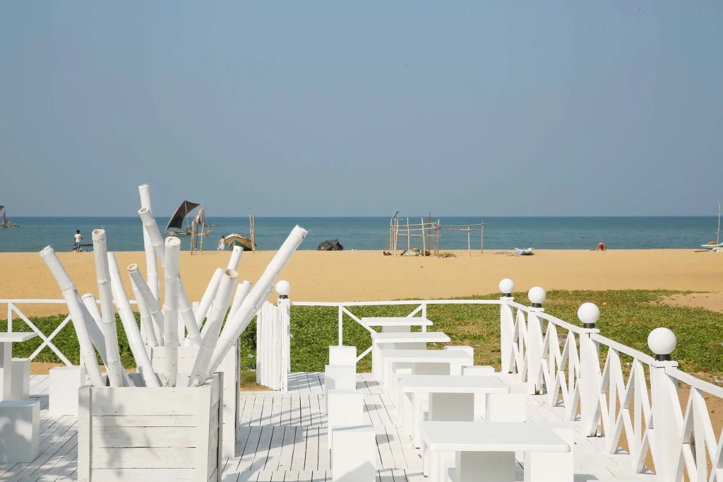 C Negombo
