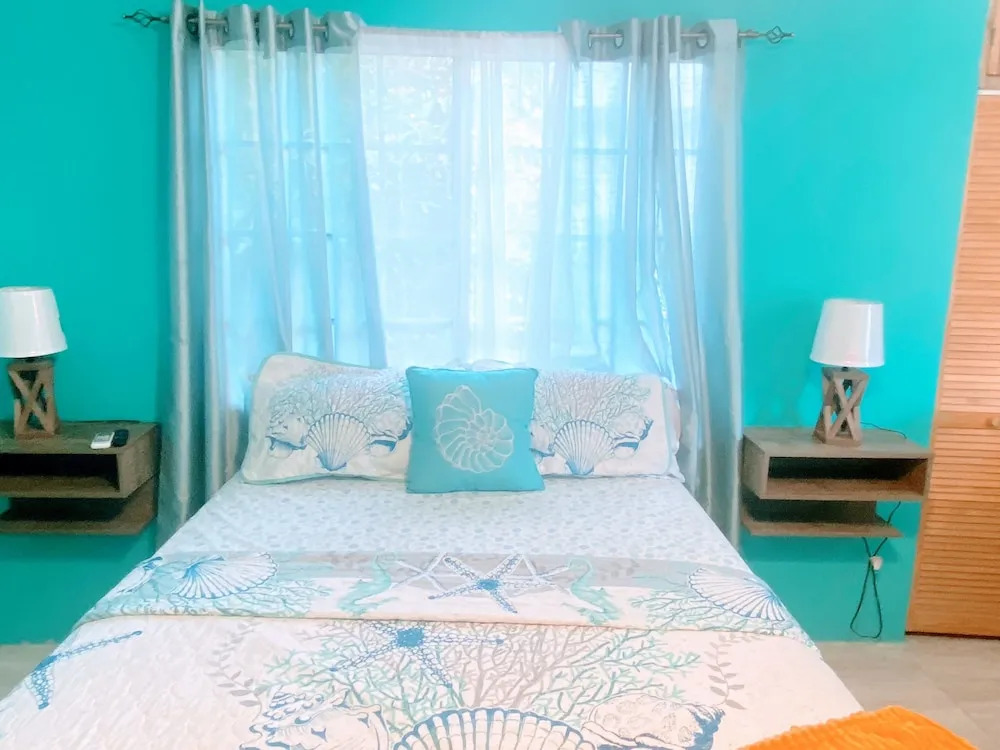Yanceylargo Estate - Newly Renovated 7br Beautiful Two-story Estate Villa W Gorgeous Mountain View 7 Bedroom Villa by RedAwning