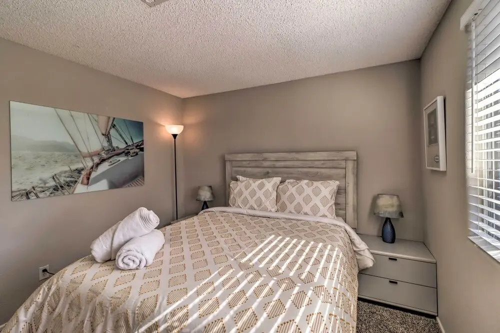 Walk to Riverview Park! Dog-friendly Mesa Retreat