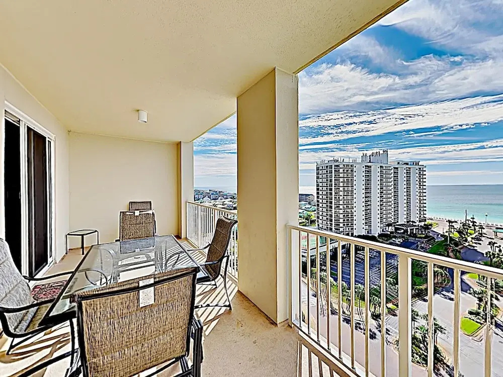 New Listing! Gulf-view Resort W/ Pool, Golf & Gym 3 Bedroom Condo