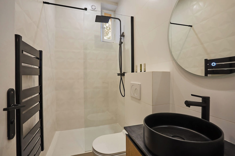Sublime Flat Paris Bois de Vincennes by Studio Prestige