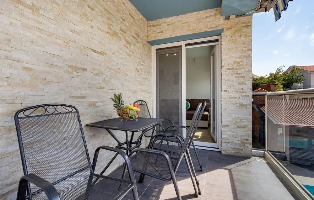 Nice Home in Vrh With Wifi and 1 Bedrooms
