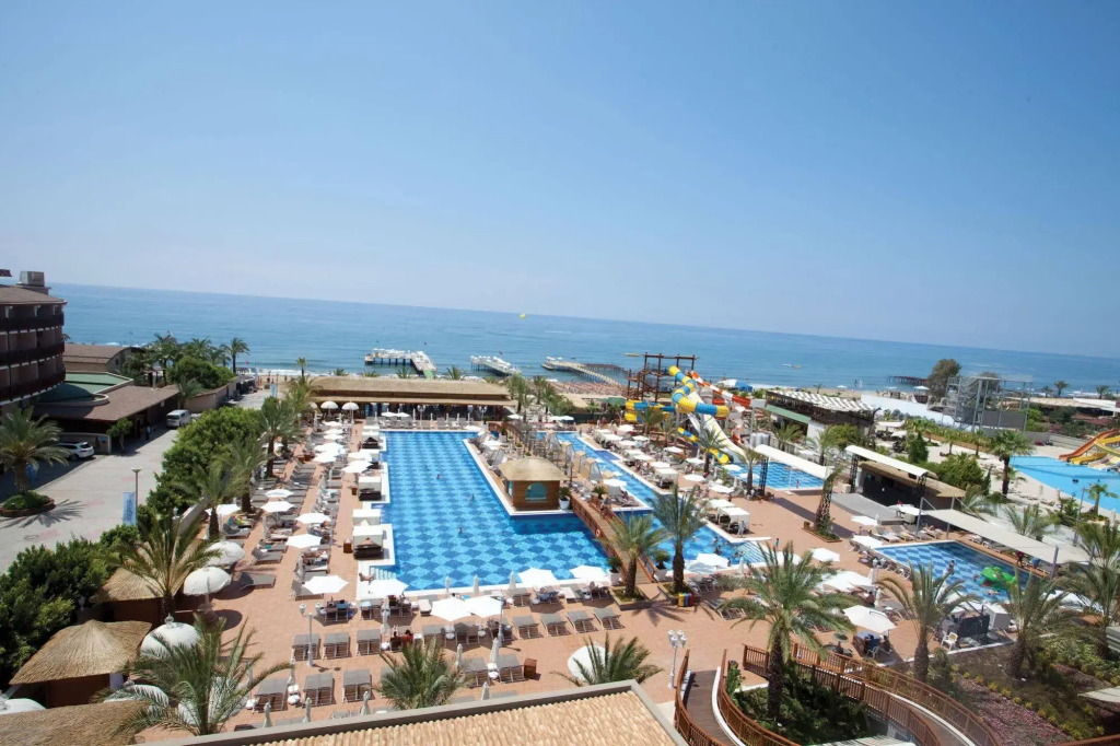 Quattro Beach Spa & Resort Hotel