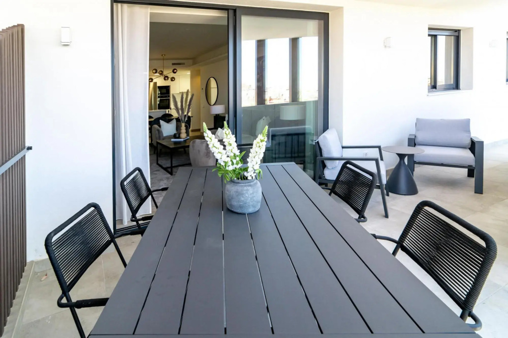 INF3- Luxury apartment close to all amenities.