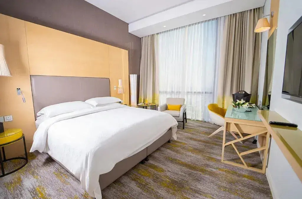 Отель Rotana Corniche