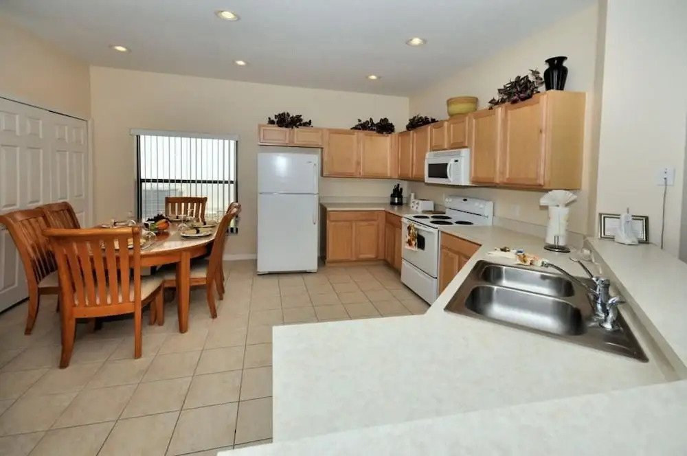 211 High Grove House 4 Bedroom by Florida Star