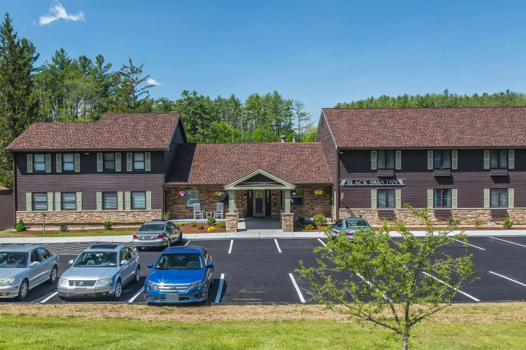 The Black Swan Lee - Lenox, an Ascend Collection Hotel