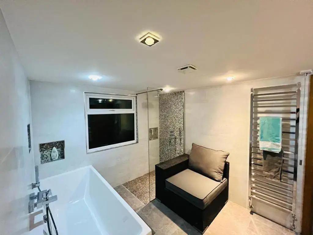 Gorgeous Cosy Home 2 Miles From Heathrow Airport